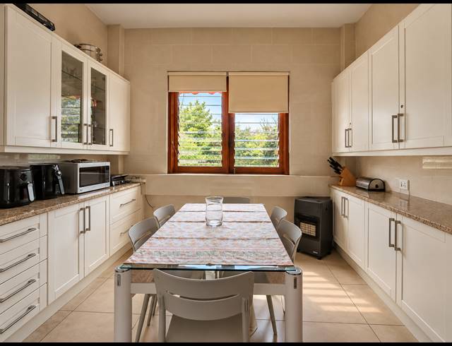 6 BEDROOM HOUSE FOR SALE IN THREE RIVERS